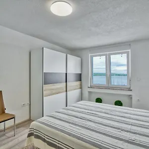 apartman-neira-with-sea-view.in-istria.net/
